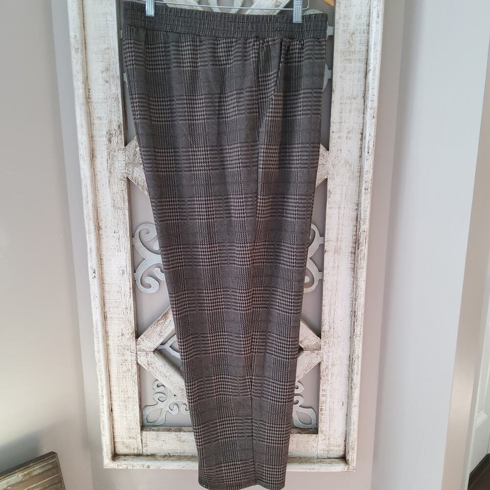 Robert Louis Women's Plus Pull On Elastic Waistband Knit Pants in Plaid Taupe